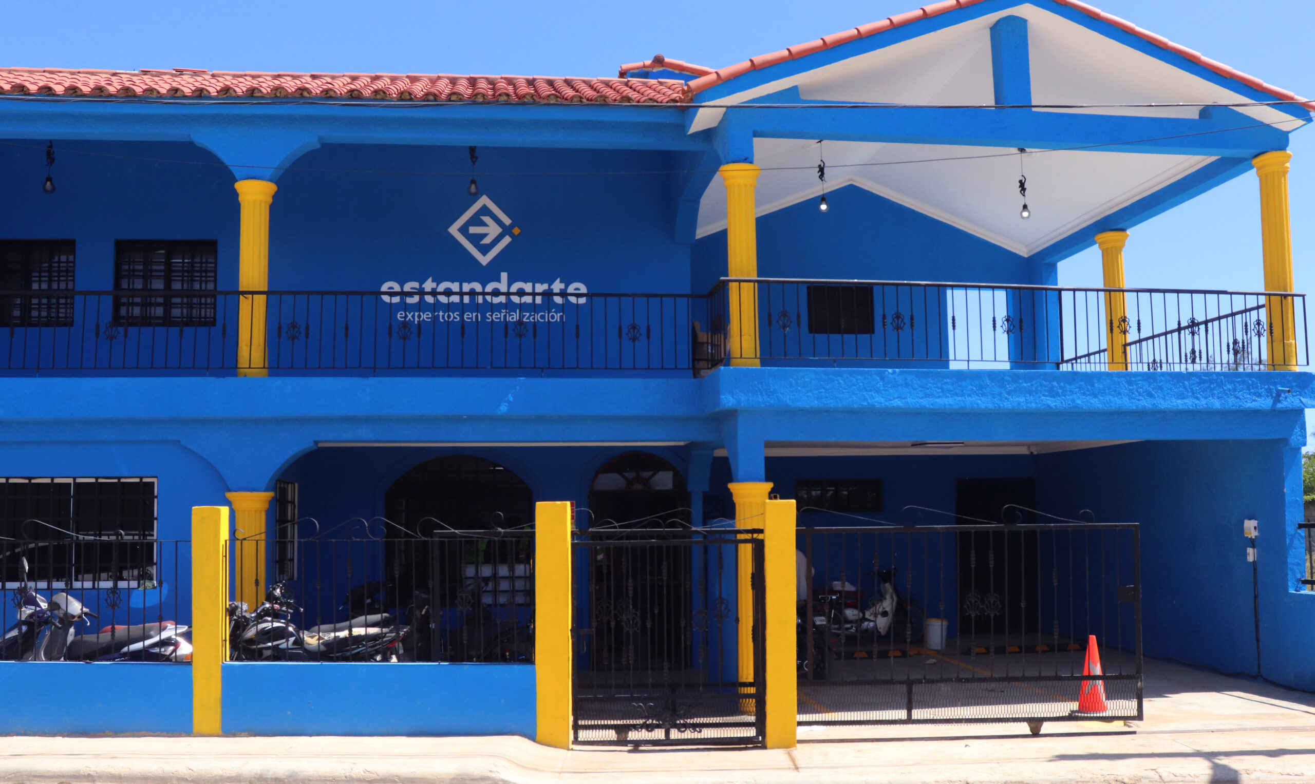 local-estandarte-señalización-expertos2