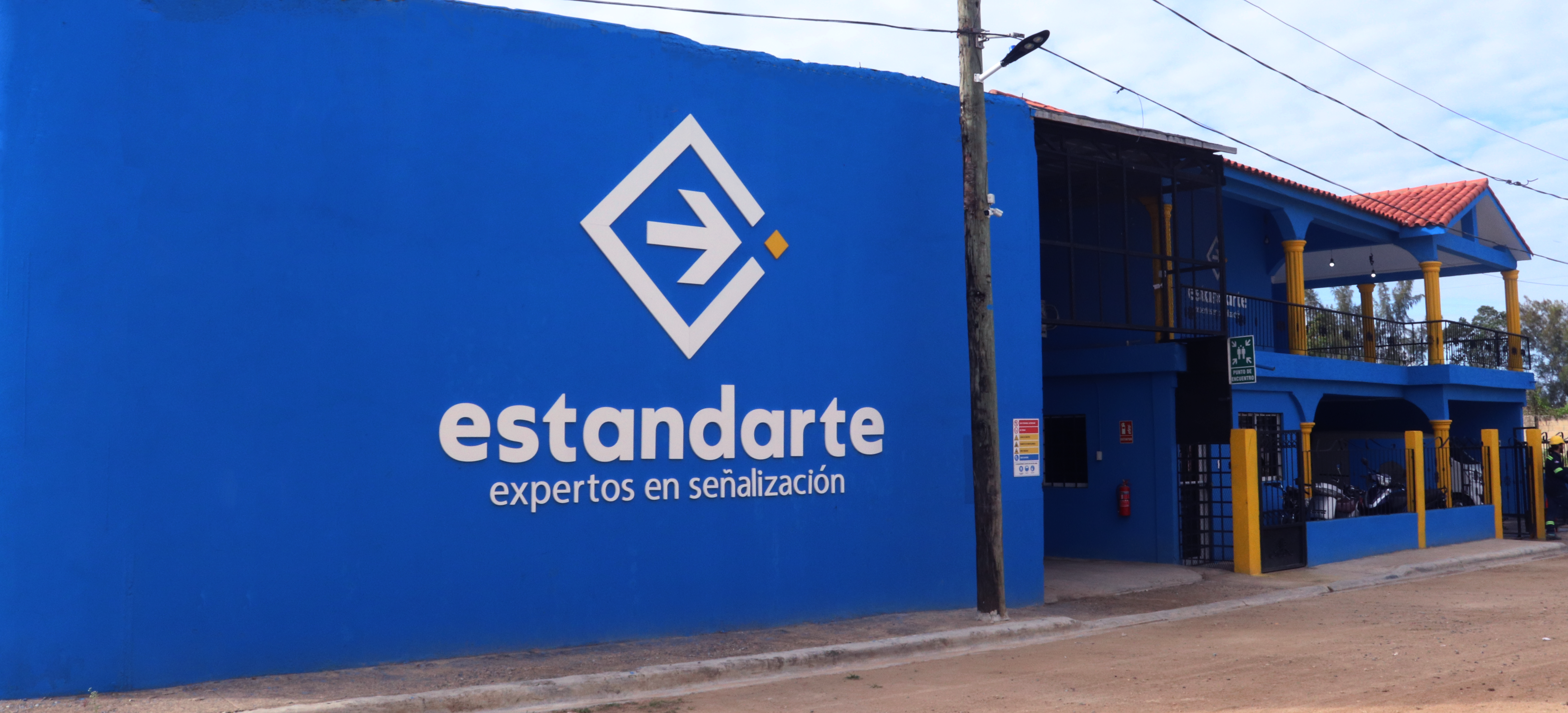 local-estandarte-señalización-expertos3